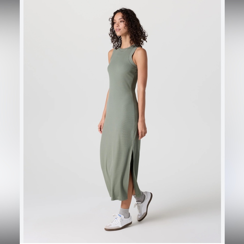 NWOT Vuori midi pose modern ribbed dress